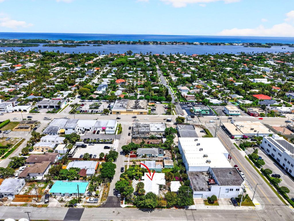 Photo of 424 Oxford Street, West Palm Beach, FL 33405 (MLS # B26016782)