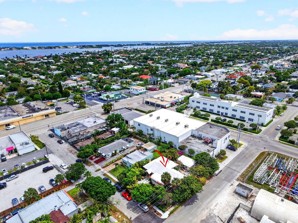 Photo of 424 Oxford Street, West Palm Beach, FL 33405 (MLS # B26016782)