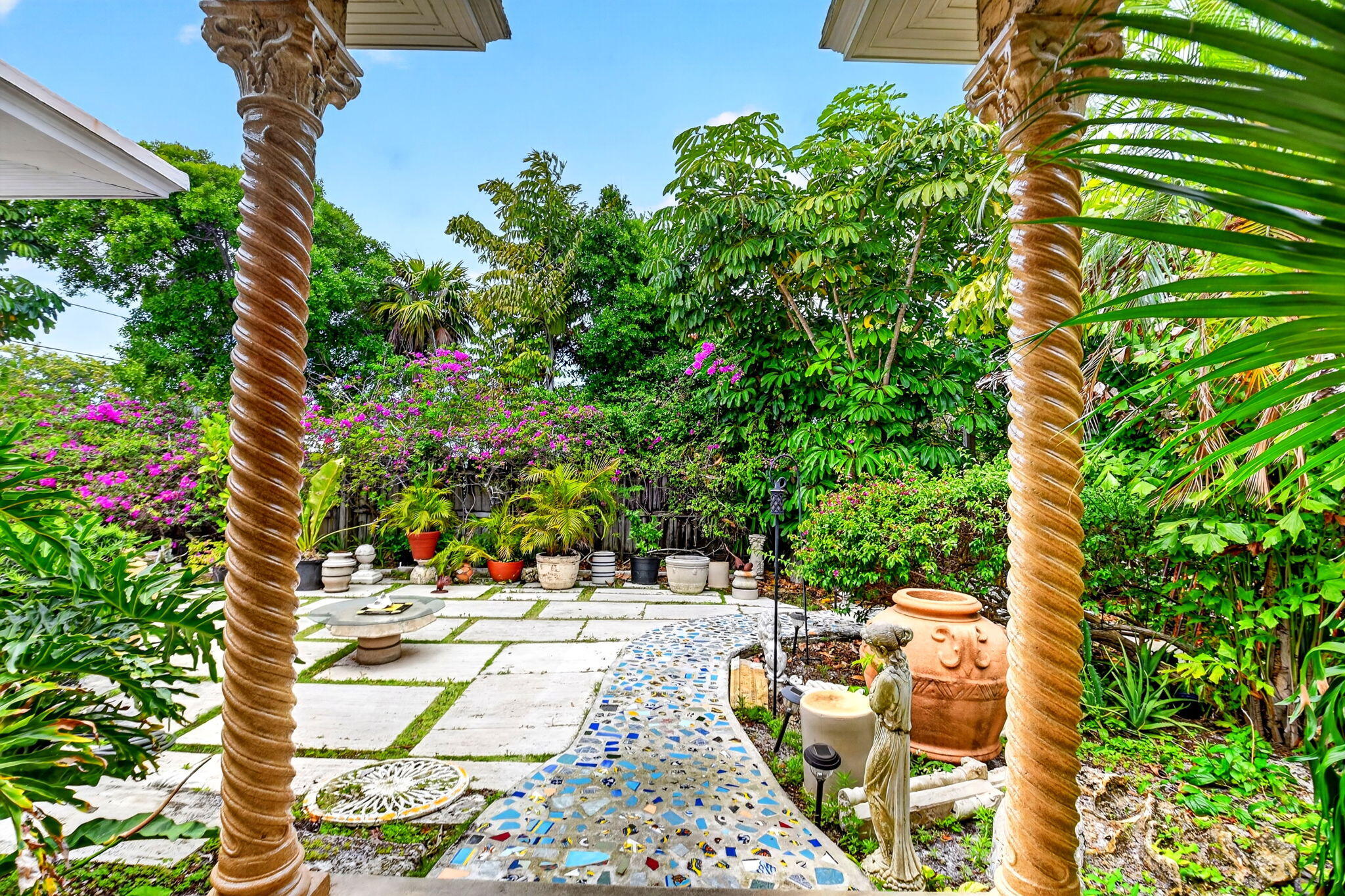 COLONIAL ESTATES - Residential