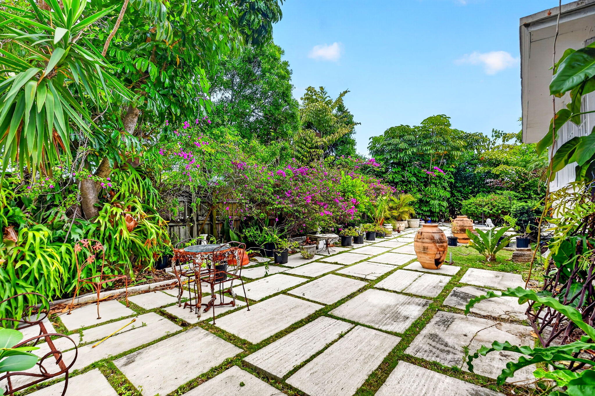 COLONIAL ESTATES - Residential