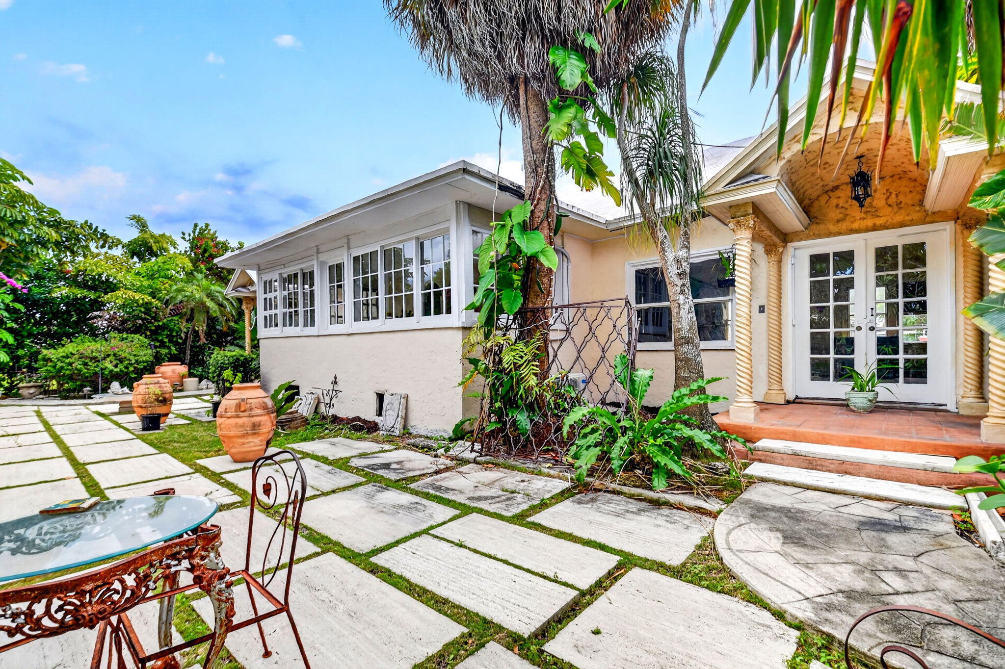 COLONIAL ESTATES - Residential