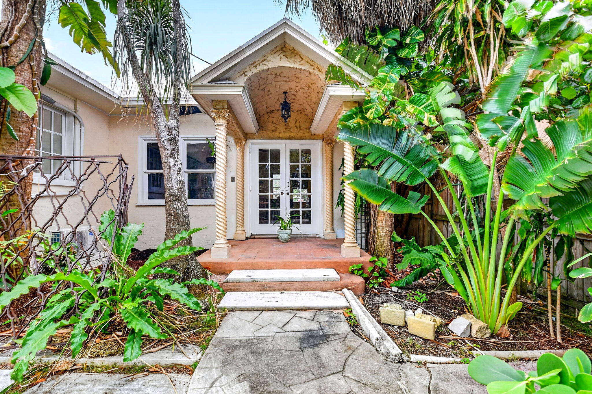 COLONIAL ESTATES - Residential