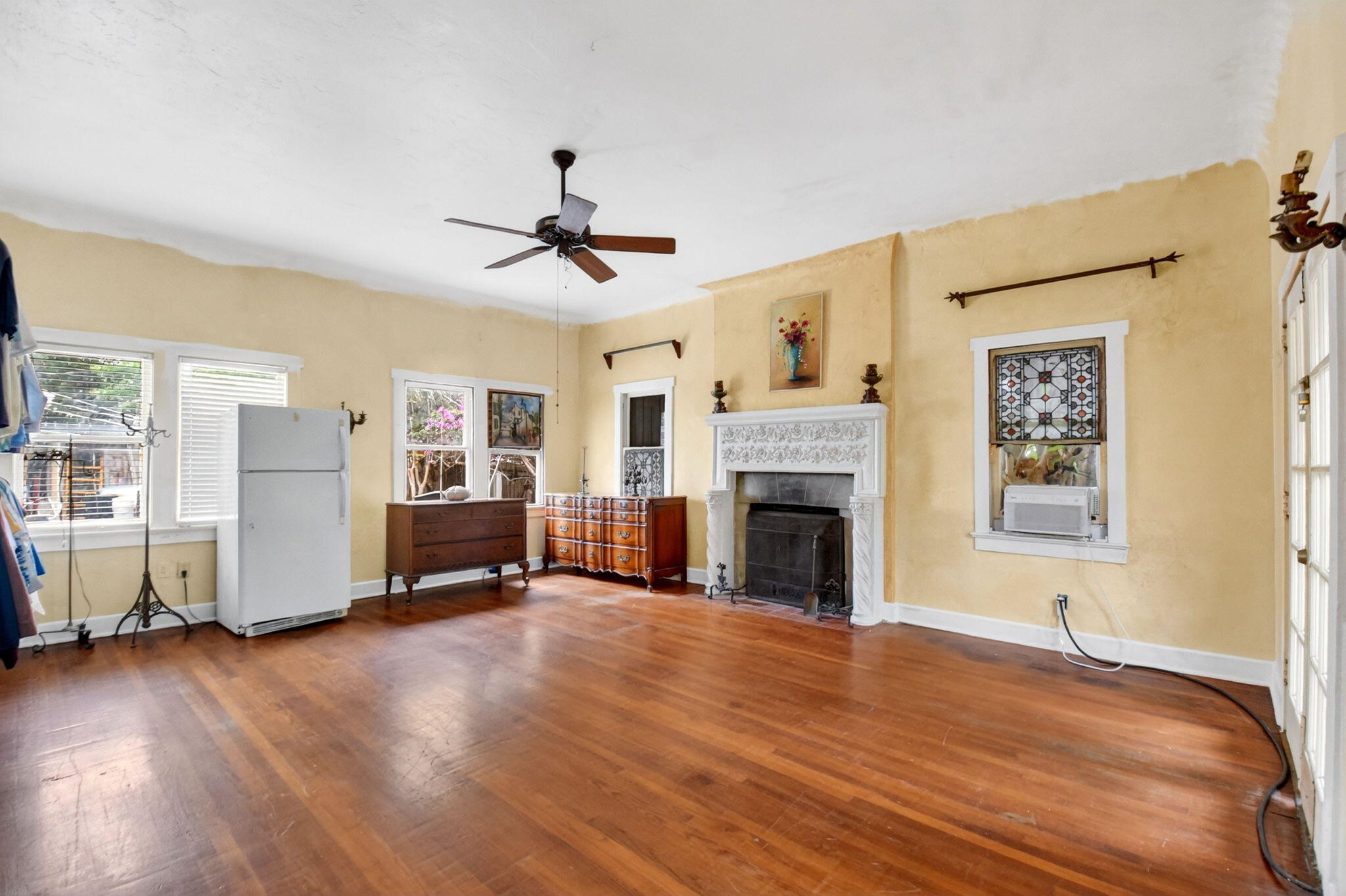 COLONIAL ESTATES - Residential