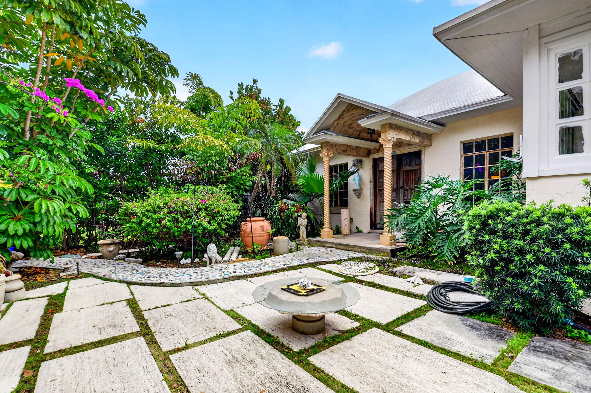 COLONIAL ESTATES - Residential