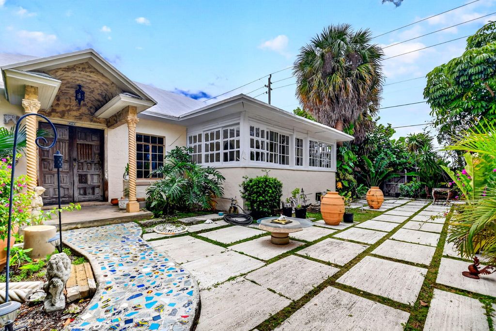 Photo of 424 Oxford Street, West Palm Beach, FL 33405 (MLS # B26016782)