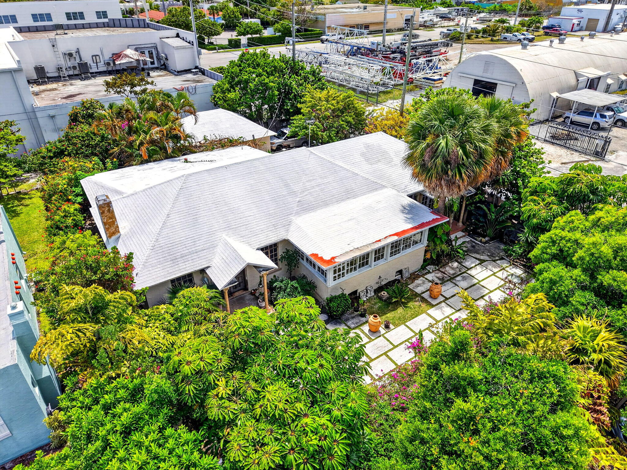 COLONIAL ESTATES - Residential