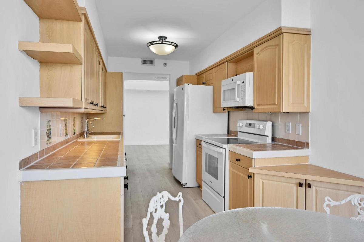 Harborside Condominium - Residential