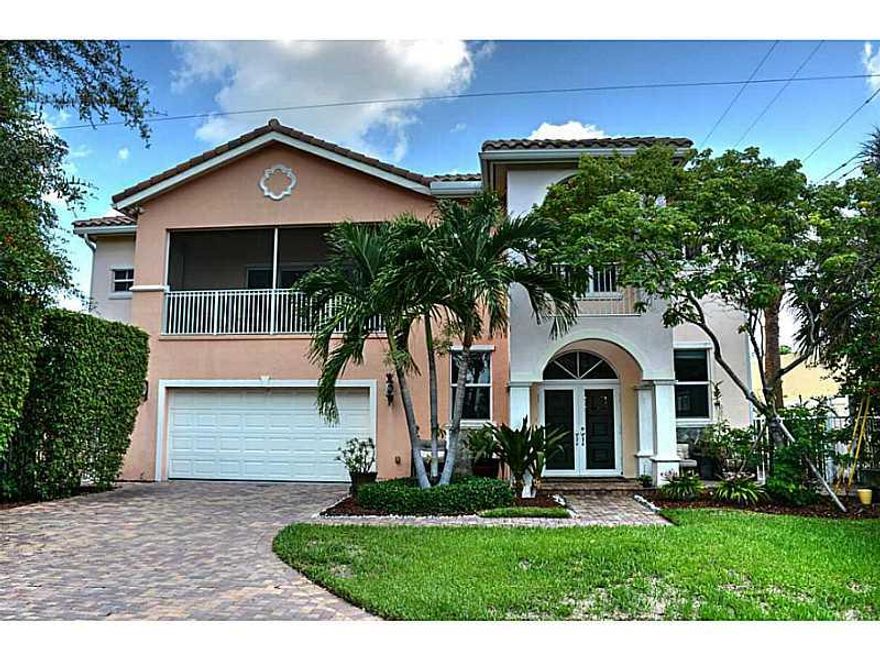 Built in 2009, this 4 bed, 4 1/2 bath home has vaulted ceilings and high end finishes throughout.  Open & bright living areas with large bedrooms and lots of storage. Large front yard features privacy wall and electric drive way gate.  Beautiful kitchen w ith granite counters and stainless steel appliances opens to a very large family room. Second floor features a bonus loft area and large master suite with screened balcony. Impact windows! Perfect for someone you needs lots of room and newer construction.