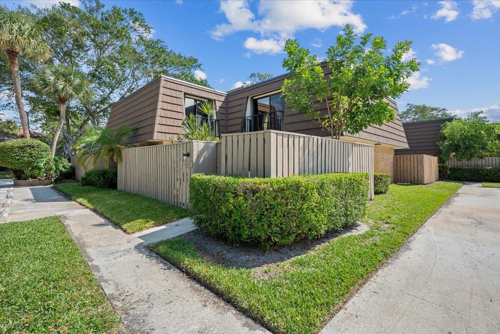 Photo of 1417 14th Court, Palm Beach Gardens, FL 33410 (MLS # B26019899)