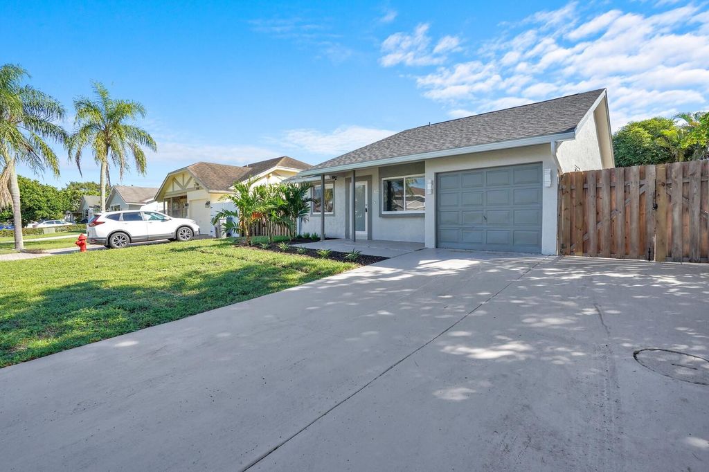 Photo of 10548 Boca Entrada Boulevard, Boca Raton, FL 33428 (MLS # F10534908)