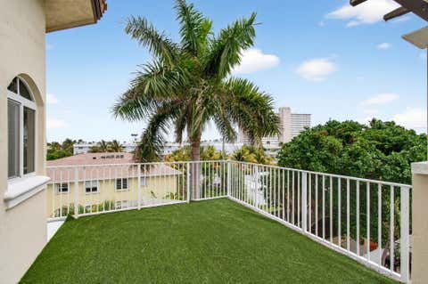 Tiny photo for 1942 NE 6th Street #C, Deerfield Beach, FL 33441 (MLS # B26010399)