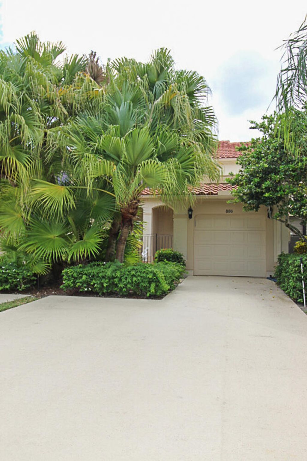 Photo of 886 Windermere Way, Palm Beach Gardens, FL 33418 (MLS # R11049487)