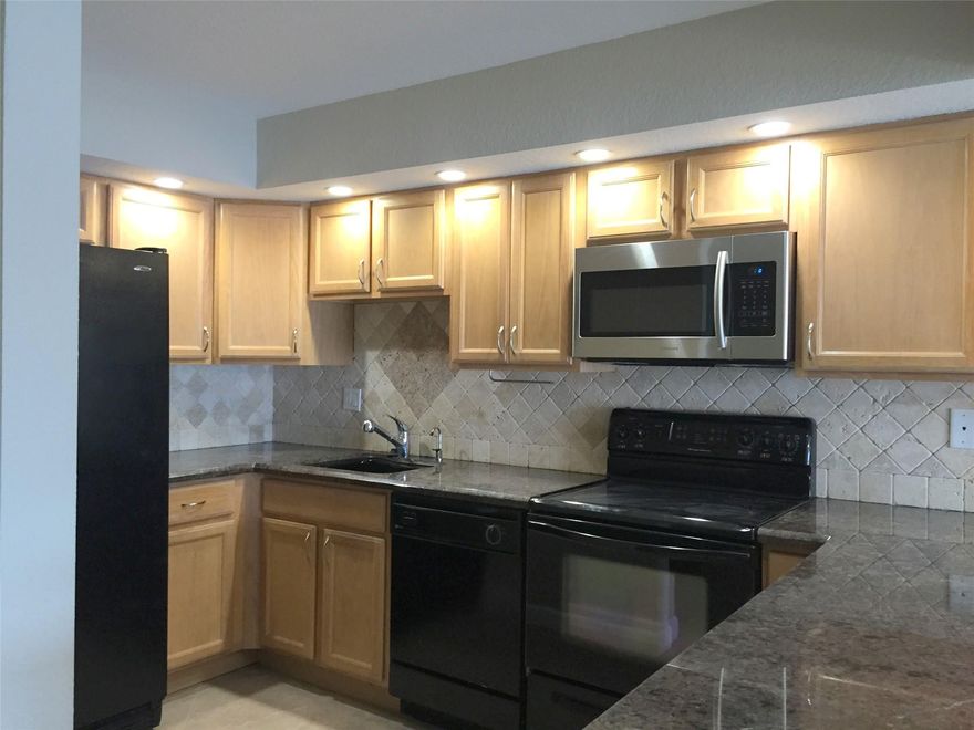 Remodeled Waterfront Townhouse, Freshly Painted Building Exterior, Granite Counter tops, Impact Windows &
Doors, Pickled Oak Cabinetry, SS & Black Appliances, Porcelain Tile 1st Floor, Grey Wood Laminate 2nd Floor, 2
Master Bedrooms, Full Size Washer & Dryer, Boat Dock available immediately, 180 Degree Lake View.