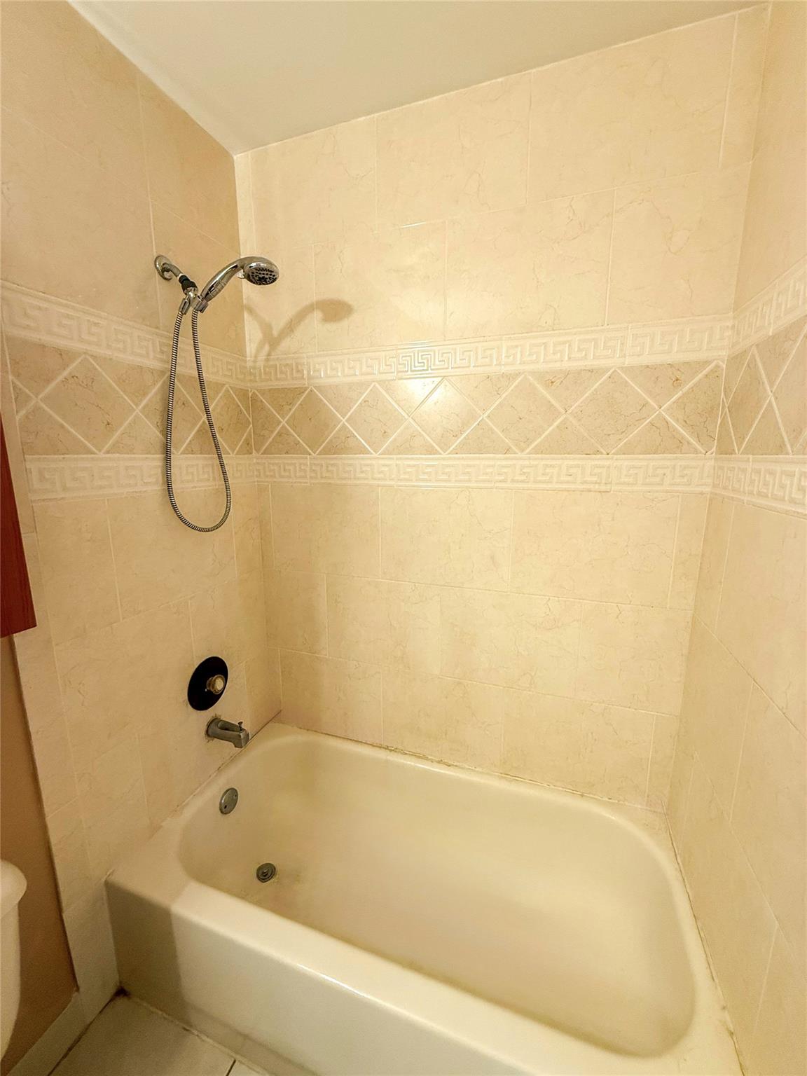 CORAL VILLAGE CONDO - Residential Lease