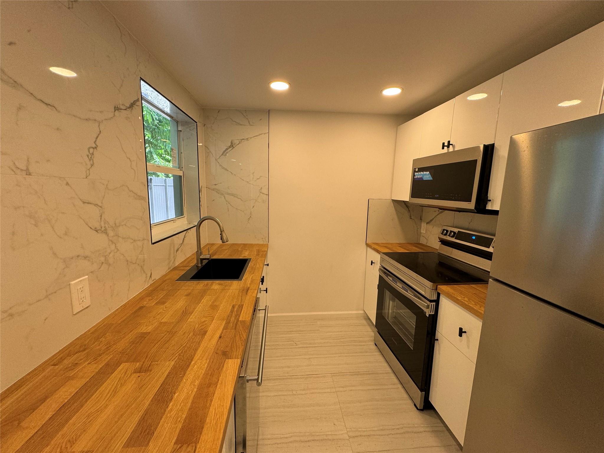 ROCKMOOR VILLA TR - Residential Income