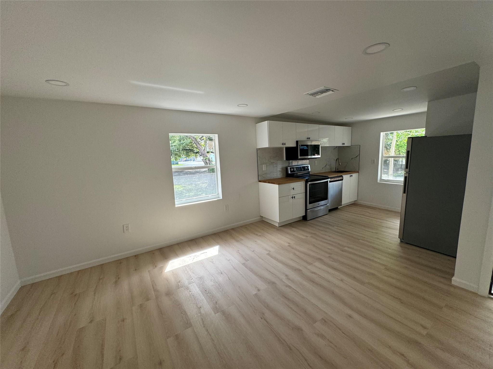 ROCKMOOR VILLA TR - Residential Income