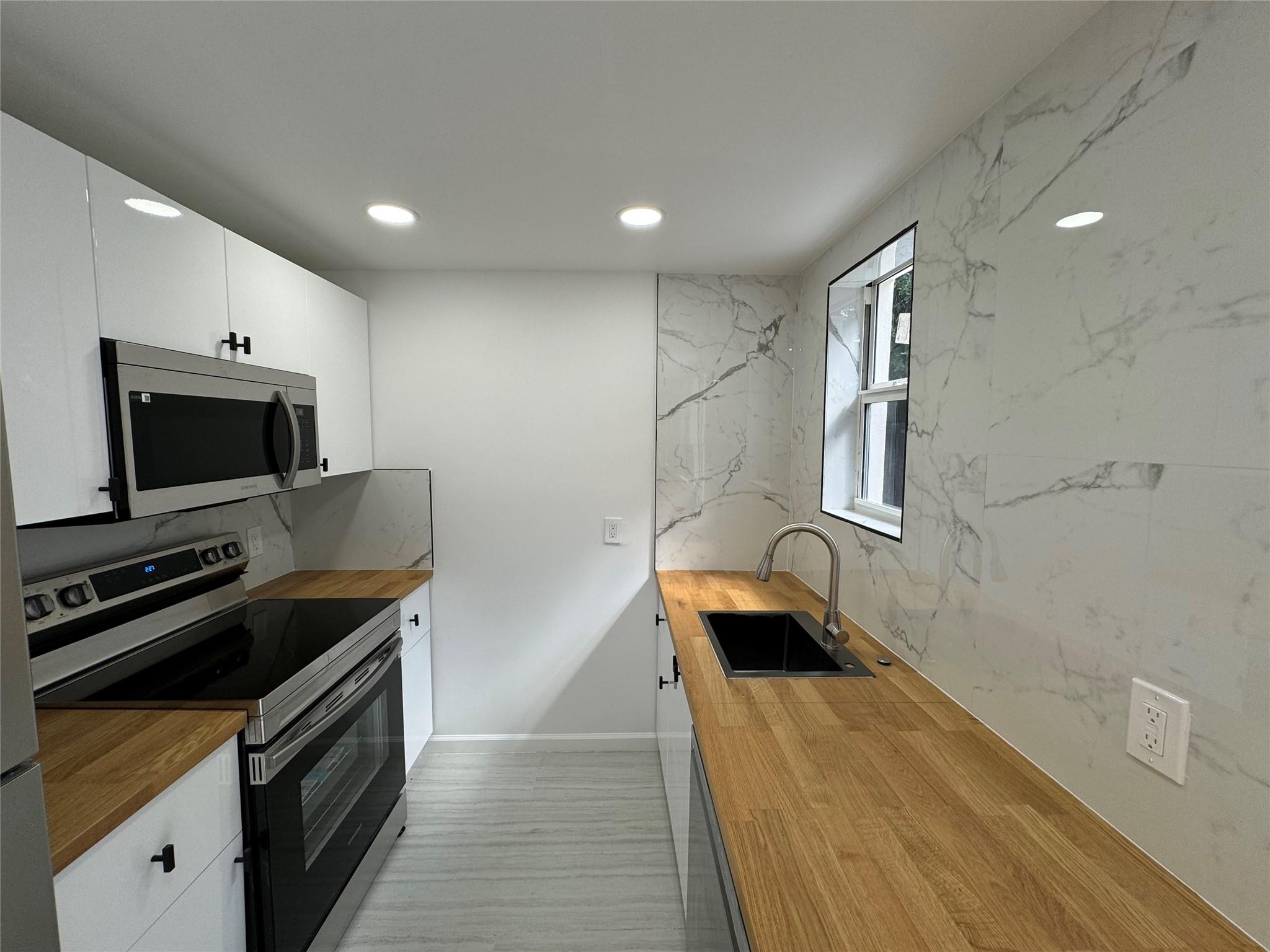 ROCKMOOR VILLA TR - Residential Income