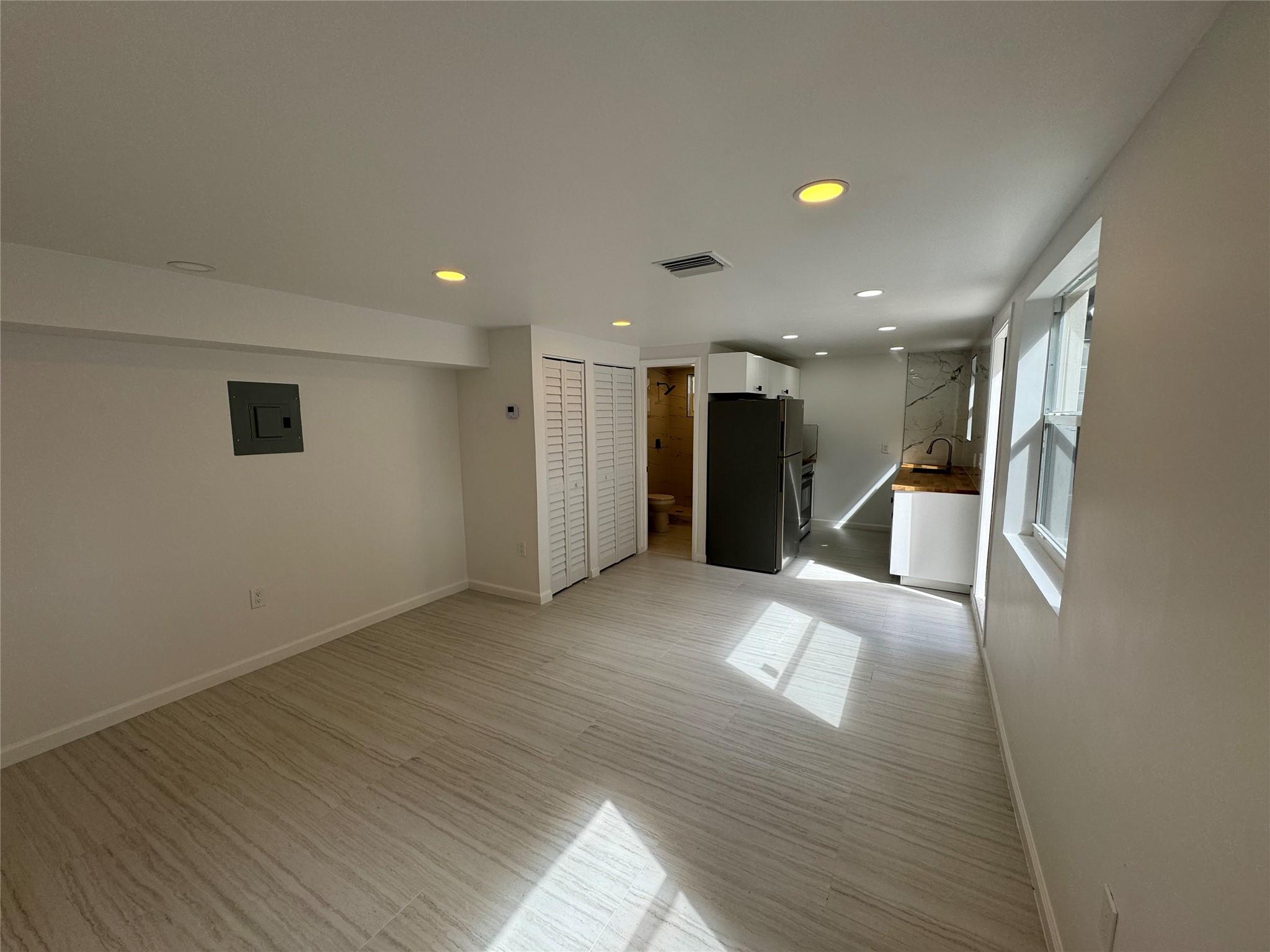 ROCKMOOR VILLA TR - Residential Income