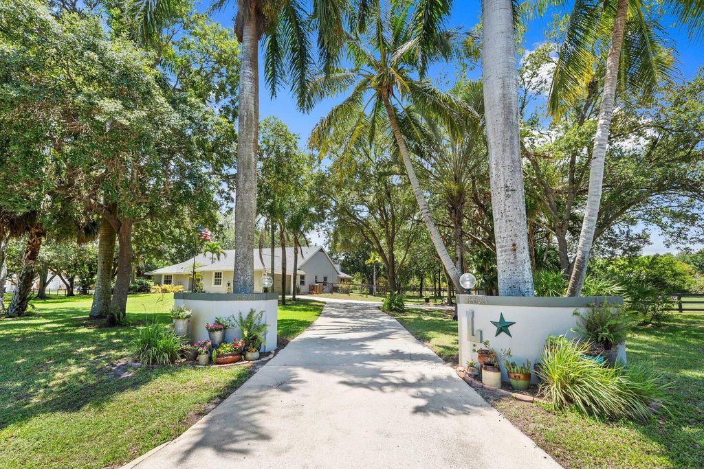 Photo of 16673 75th Way N, Palm Beach Gardens, FL 33418 (MLS # R11094969)