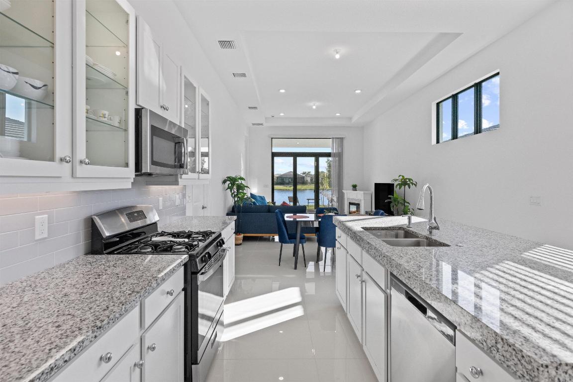 CRESSWIND PALM BEACH PHASE 3 - Residential Lease