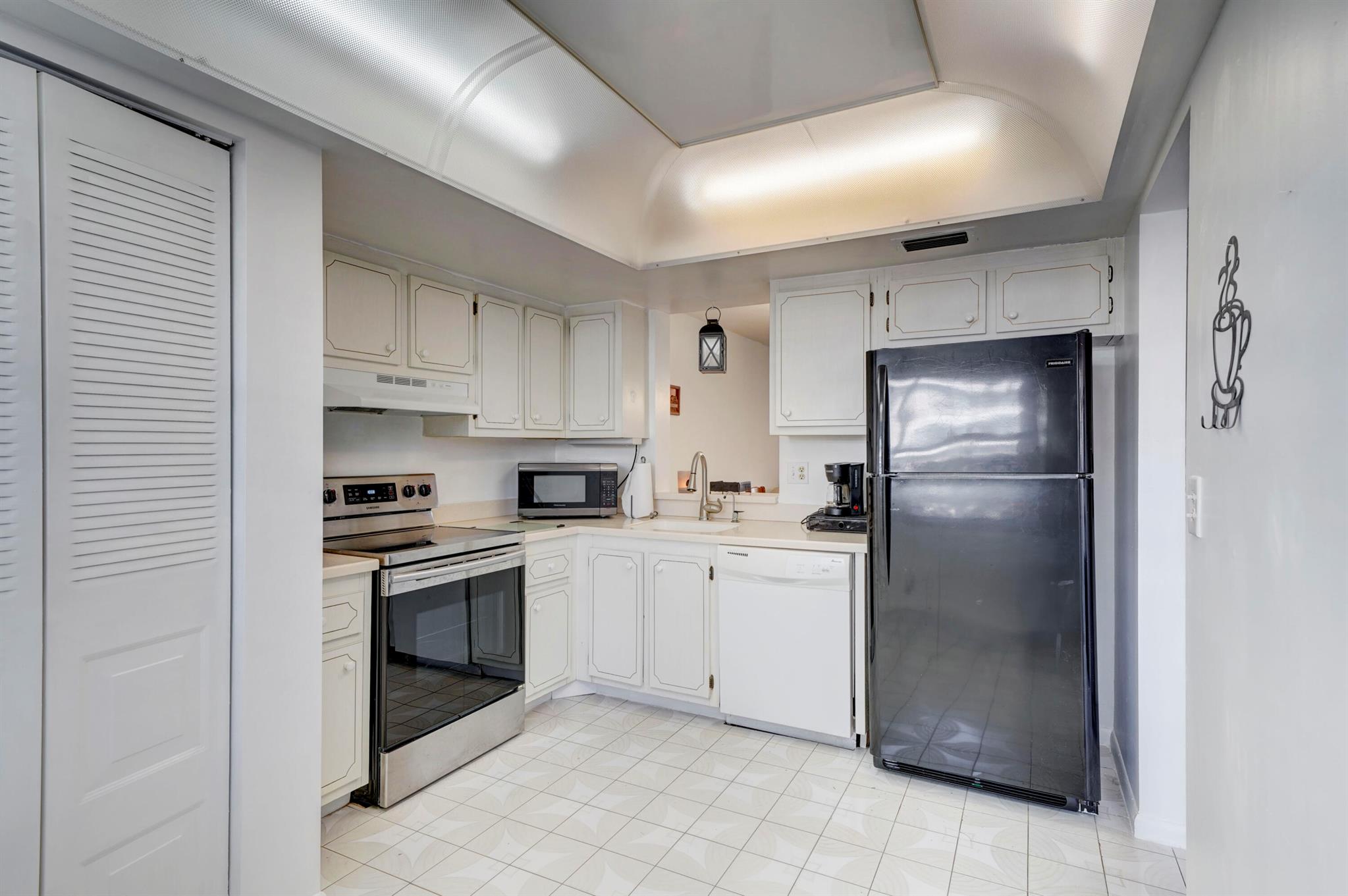 16 OF PALM SPRINGS 2 COND - Residential Lease