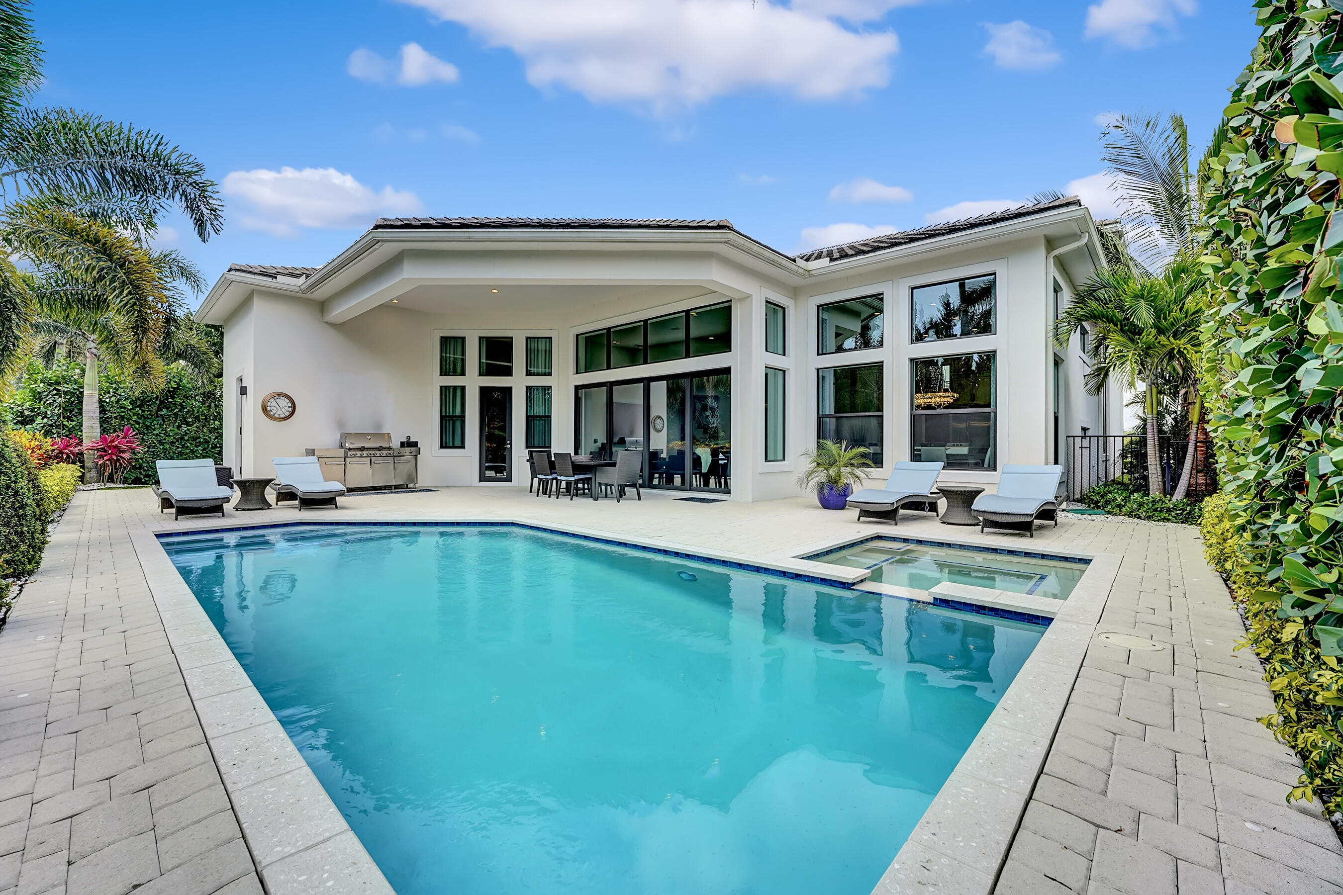 ROYAL PALM POLO - Residential