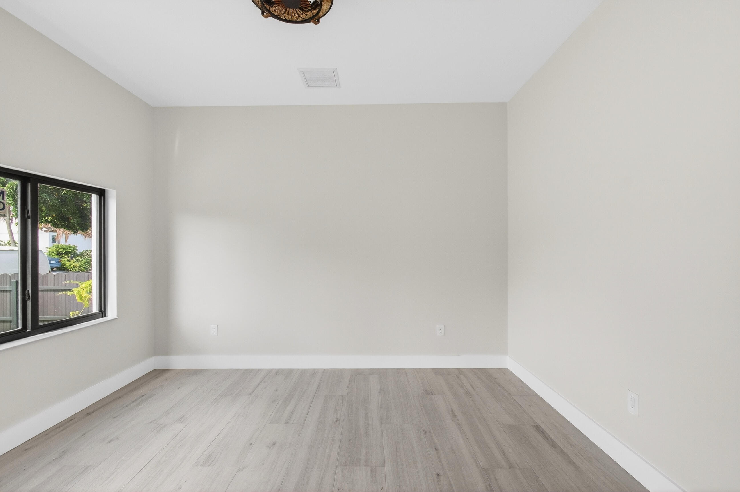 LAKE WORTH TOWN OF - Residential Lease