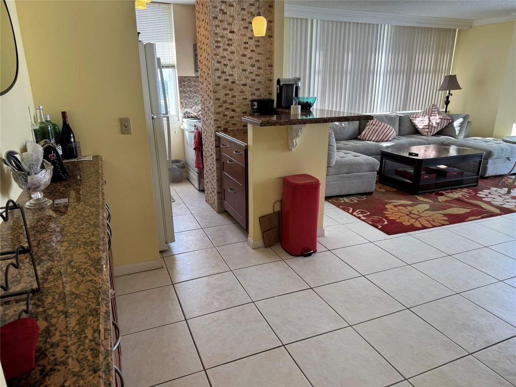 POMPANO BEACH CLUB CONDO - Residential Lease