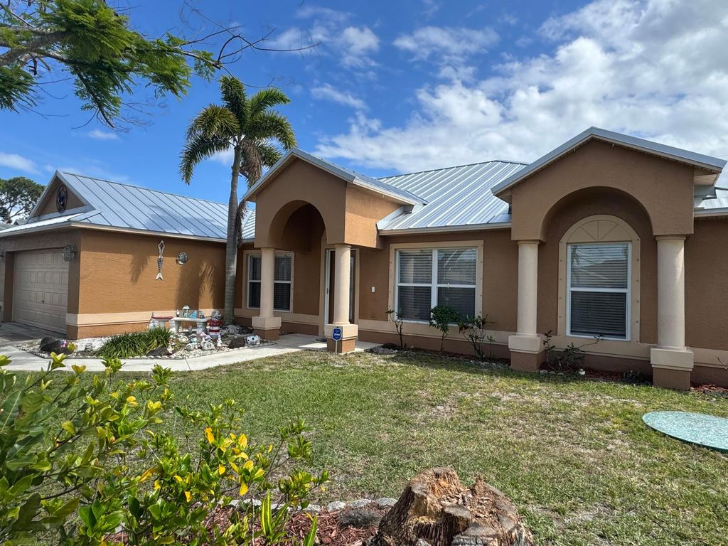 Photo of 2674 SE Creston Lane, Port Saint Lucie, FL 34952 (MLS # B26020413)