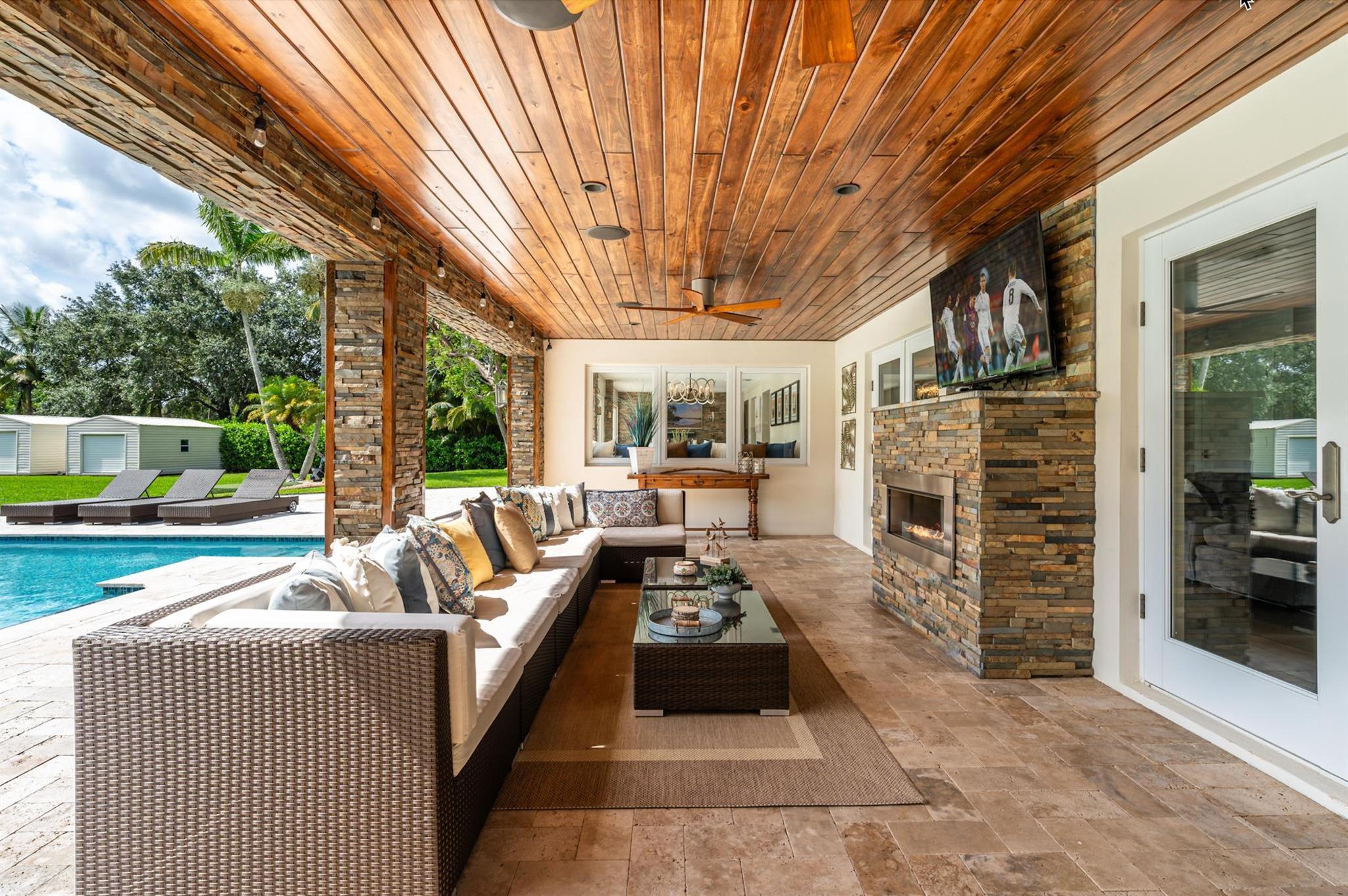 SUNSHINE RANCHES - Residential