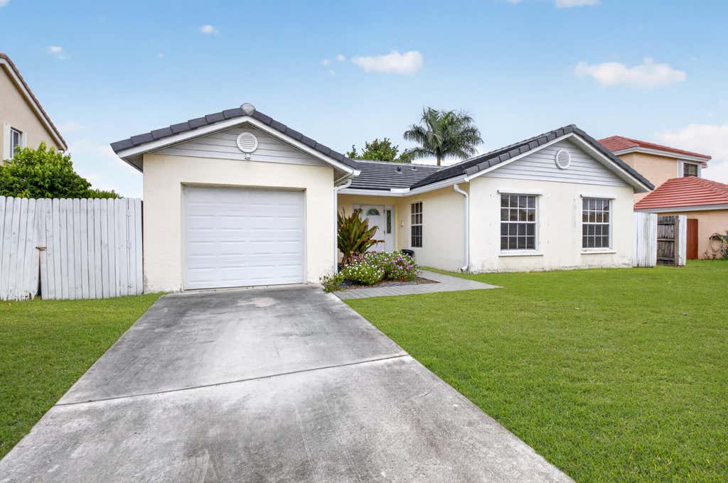 Photo of 6773 Alden Ridge Drive, Boynton Beach, FL 33437 (MLS # B26051418)