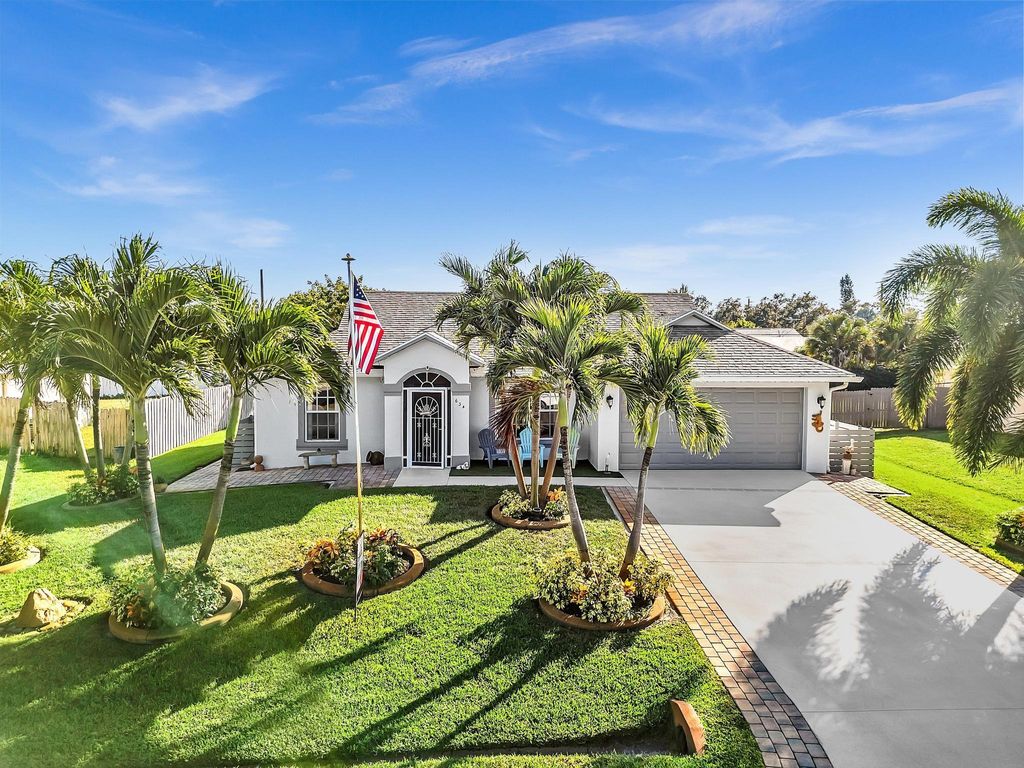 Photo of 634 SE Thanksgiving Avenue, Port Saint Lucie, FL 34984 (MLS # F10535355)