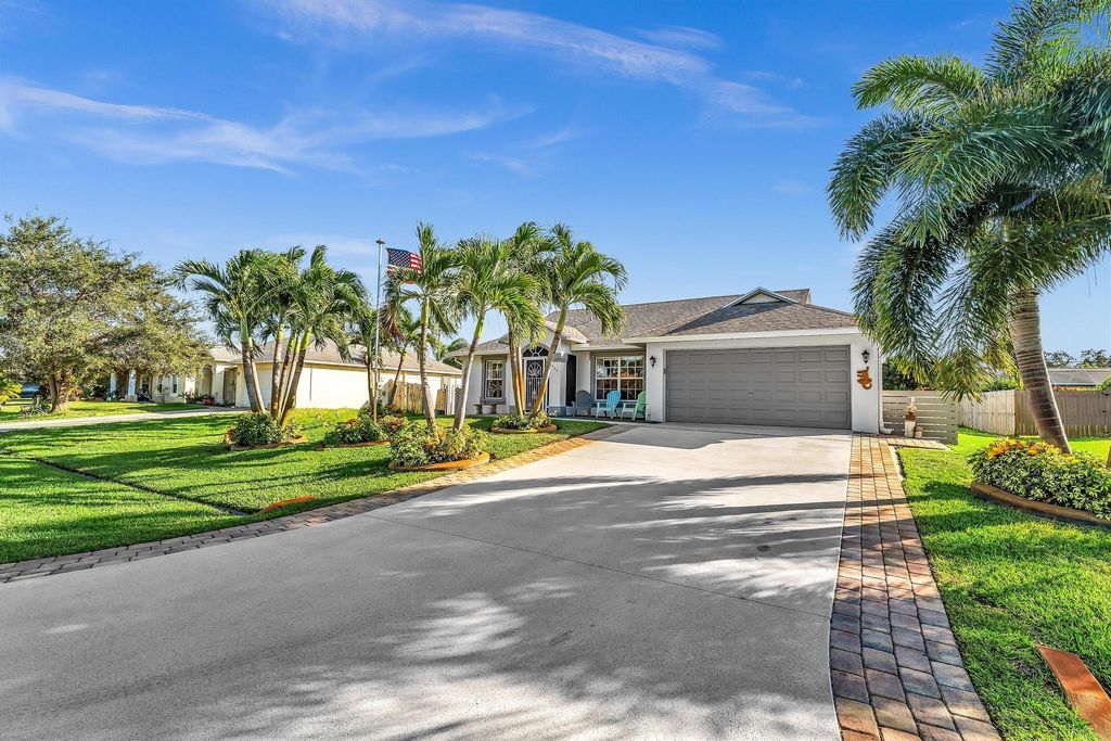 Photo of 634 SE Thanksgiving Avenue, Port Saint Lucie, FL 34984 (MLS # F10535355)