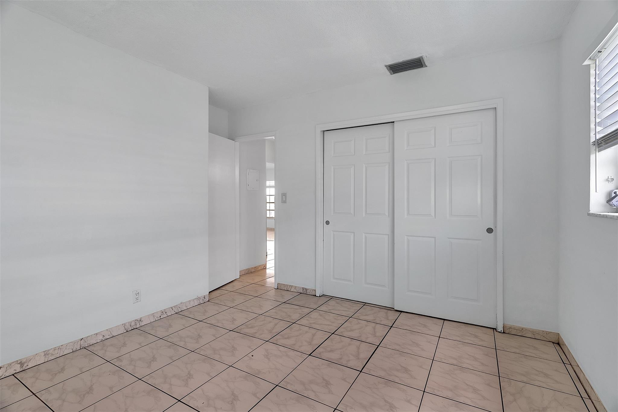 The Colonial Condo - Residential Lease