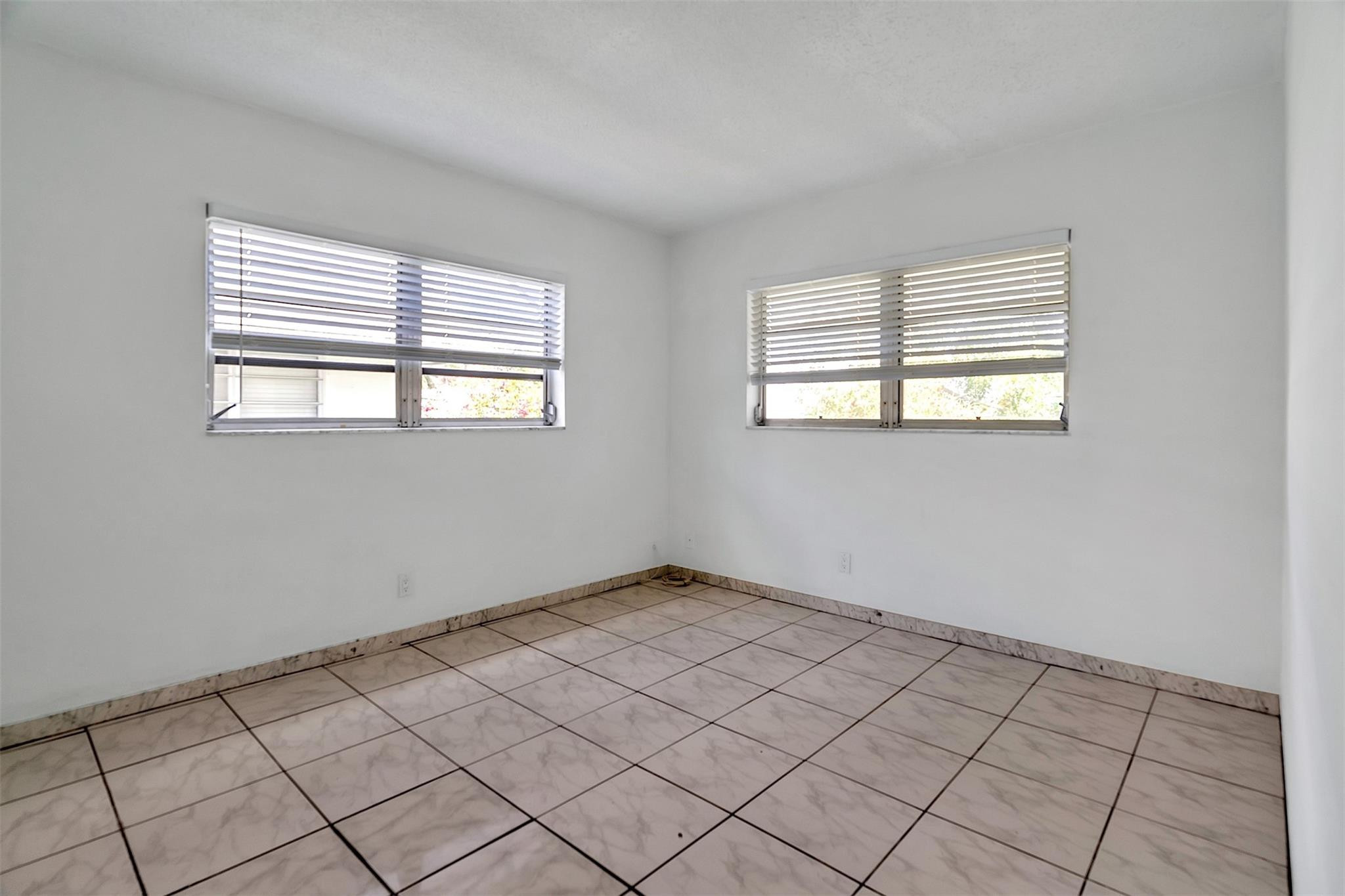 The Colonial Condo - Residential Lease