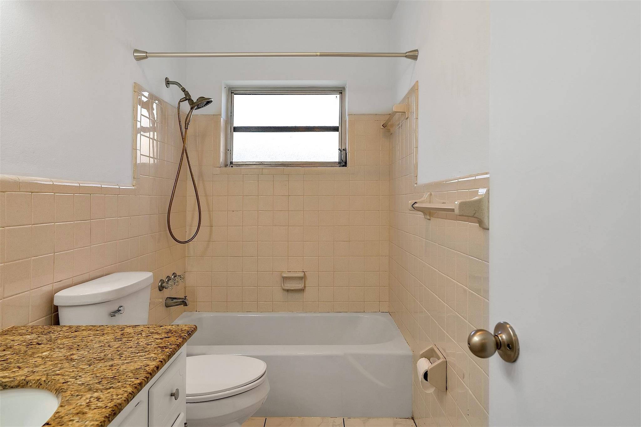 The Colonial Condo - Residential Lease