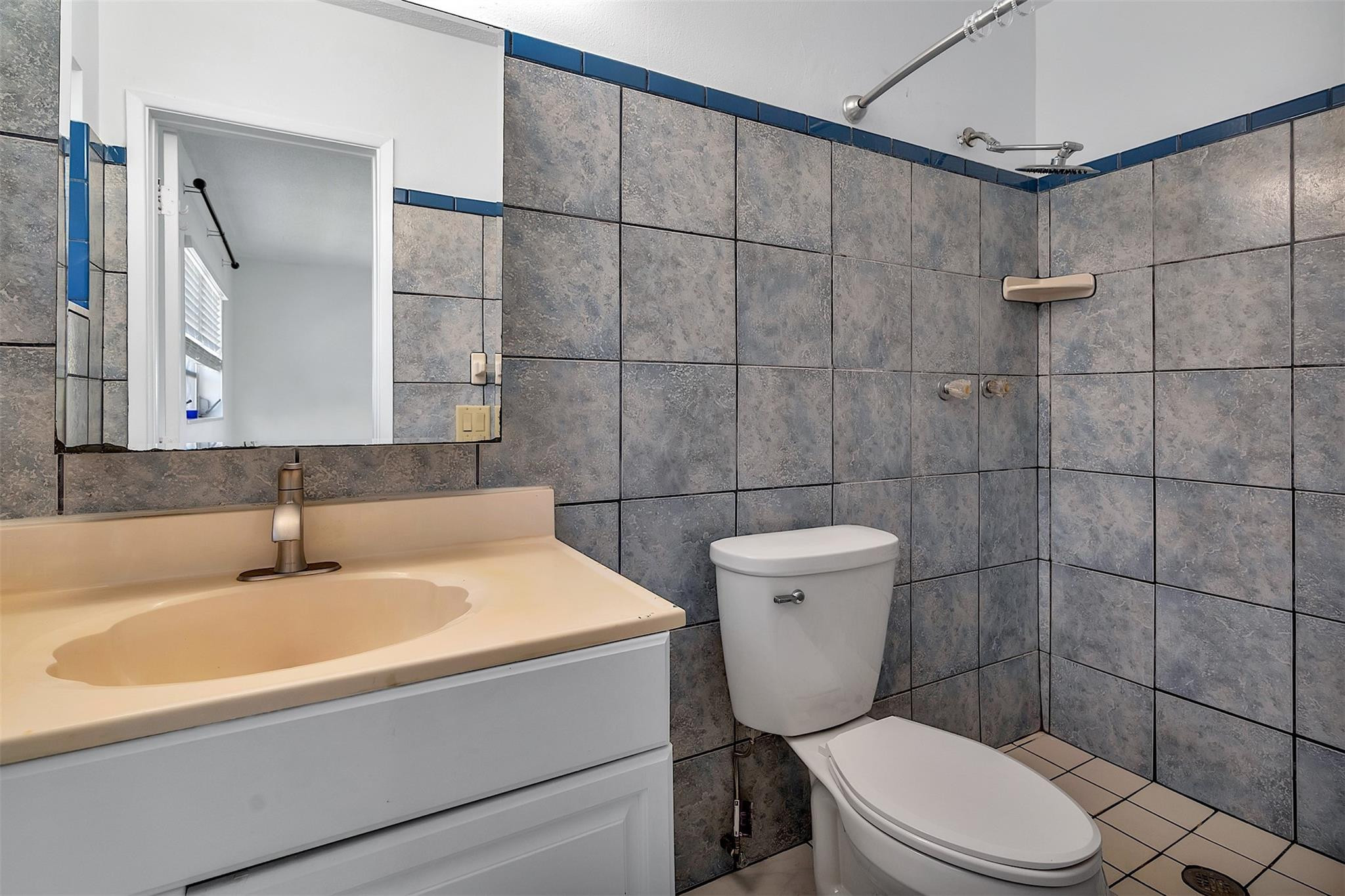 The Colonial Condo - Residential Lease