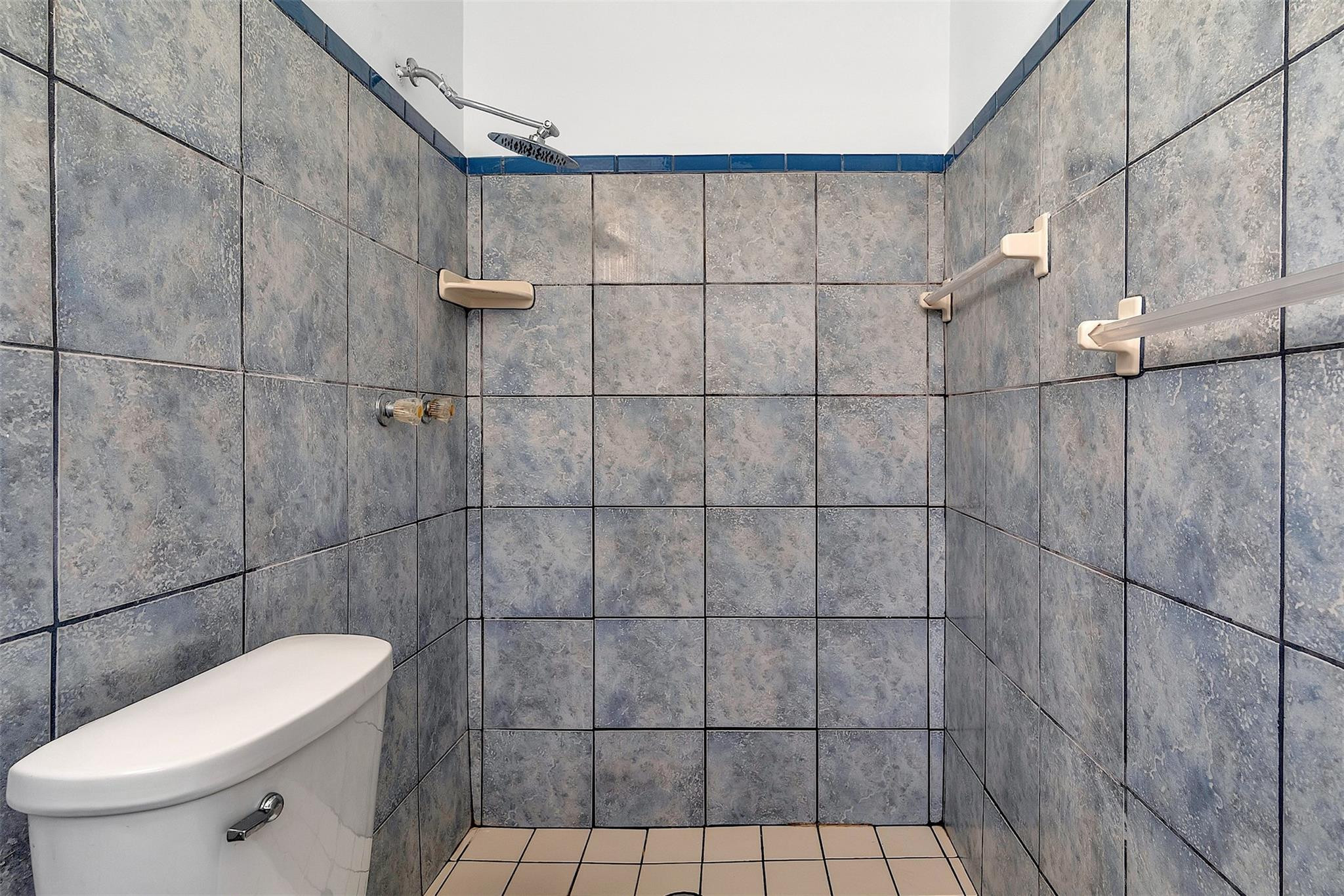 The Colonial Condo - Residential Lease