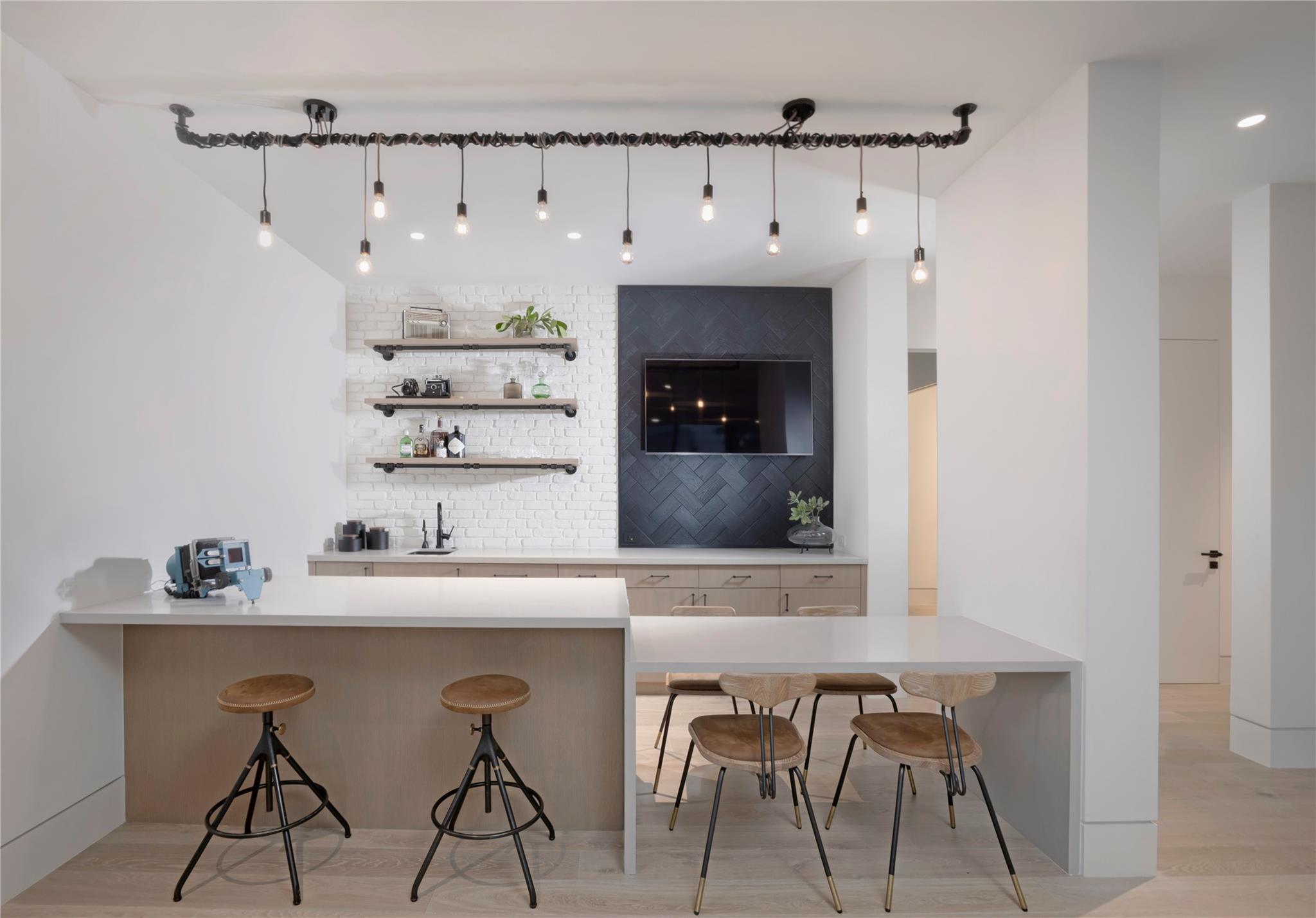 Venice 6-4 B - Residential