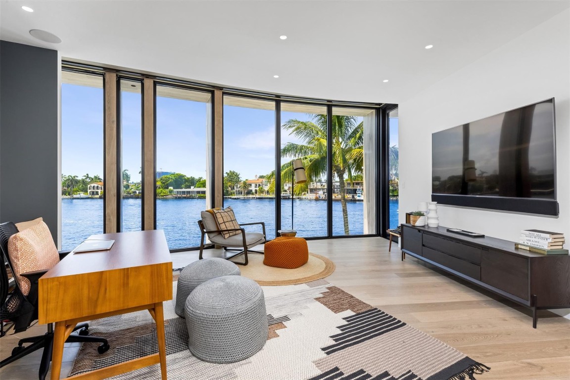 Venice 6-4 B - Residential