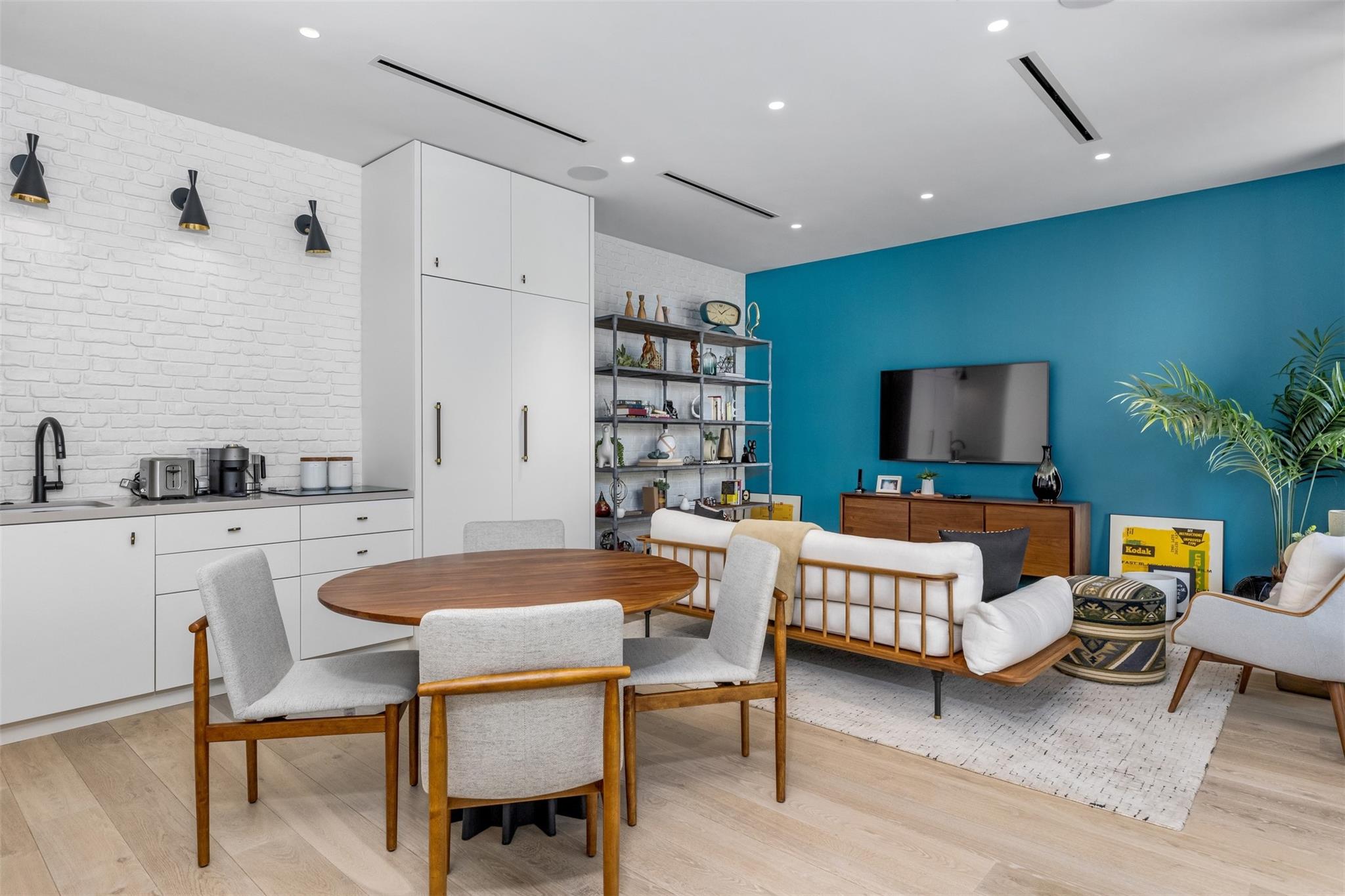 Venice 6-4 B - Residential