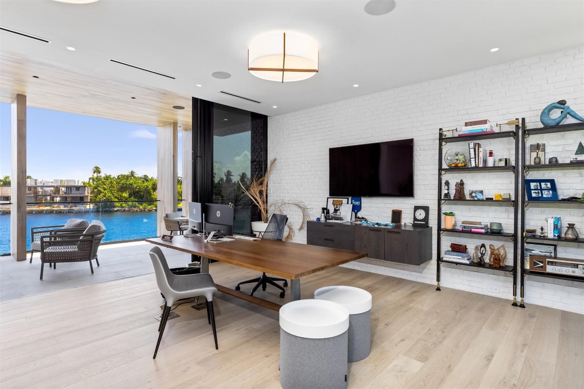 Venice 6-4 B - Residential