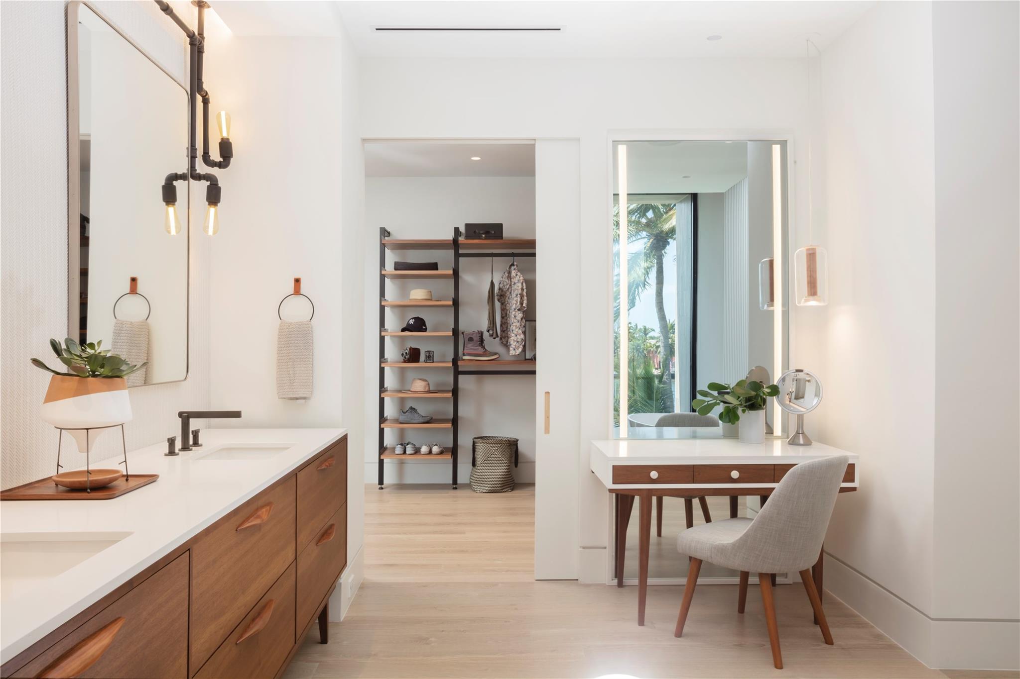 Venice 6-4 B - Residential