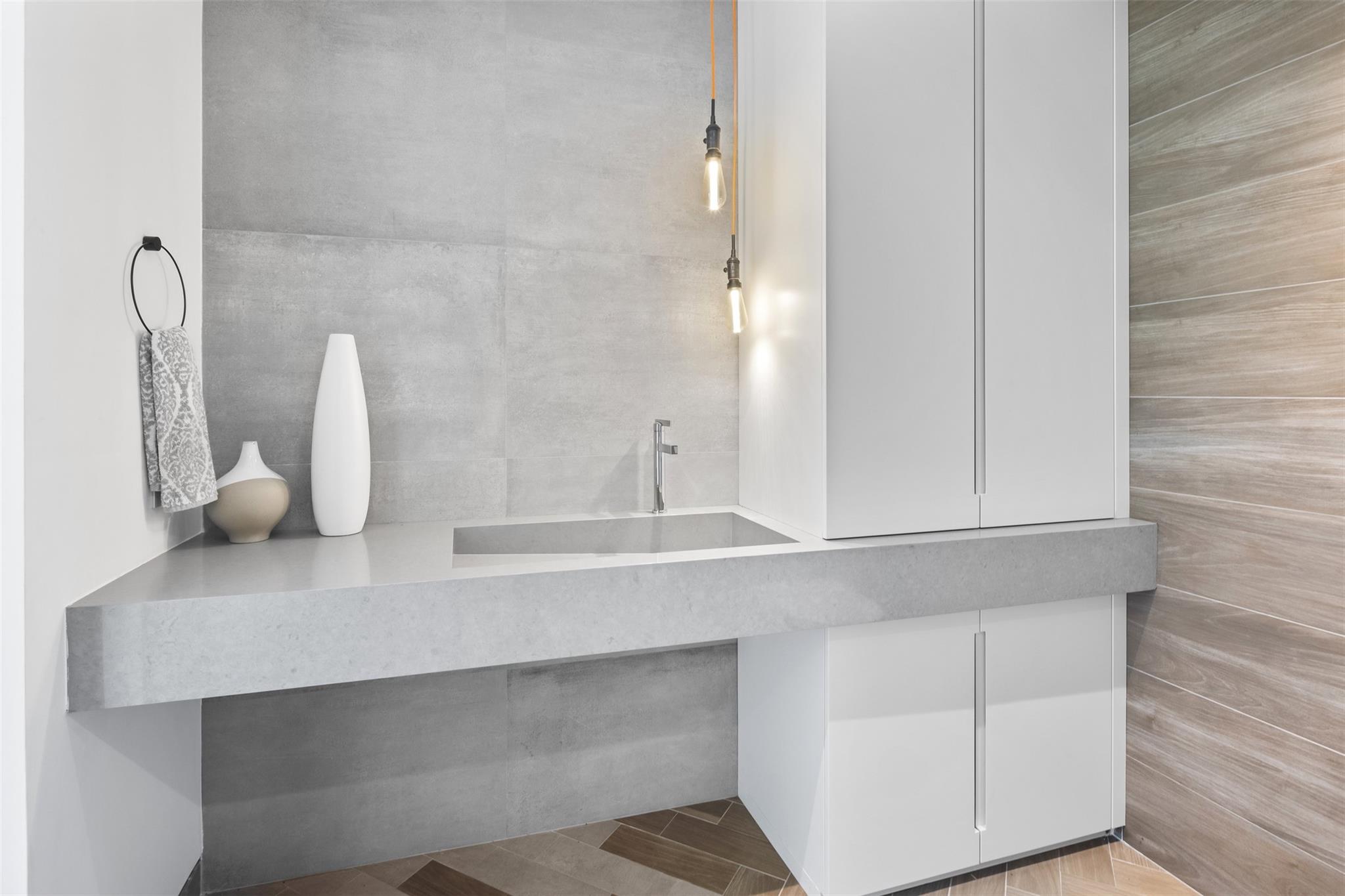 Venice 6-4 B - Residential