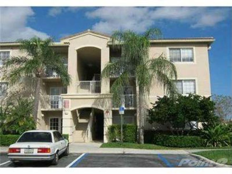 Large 3/2 condo with vaulted ceiling, gated community, community pool, tennis court, gym. All wood flooring through-out. Across street from Monarch High School. Good schools district. Convenient location.