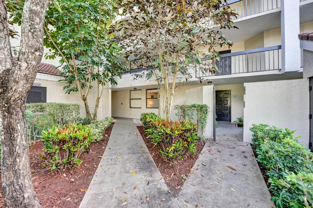 Photo of 1915 Lavers Circle #E-104, Delray Beach, FL 33444 (MLS # R10788519)