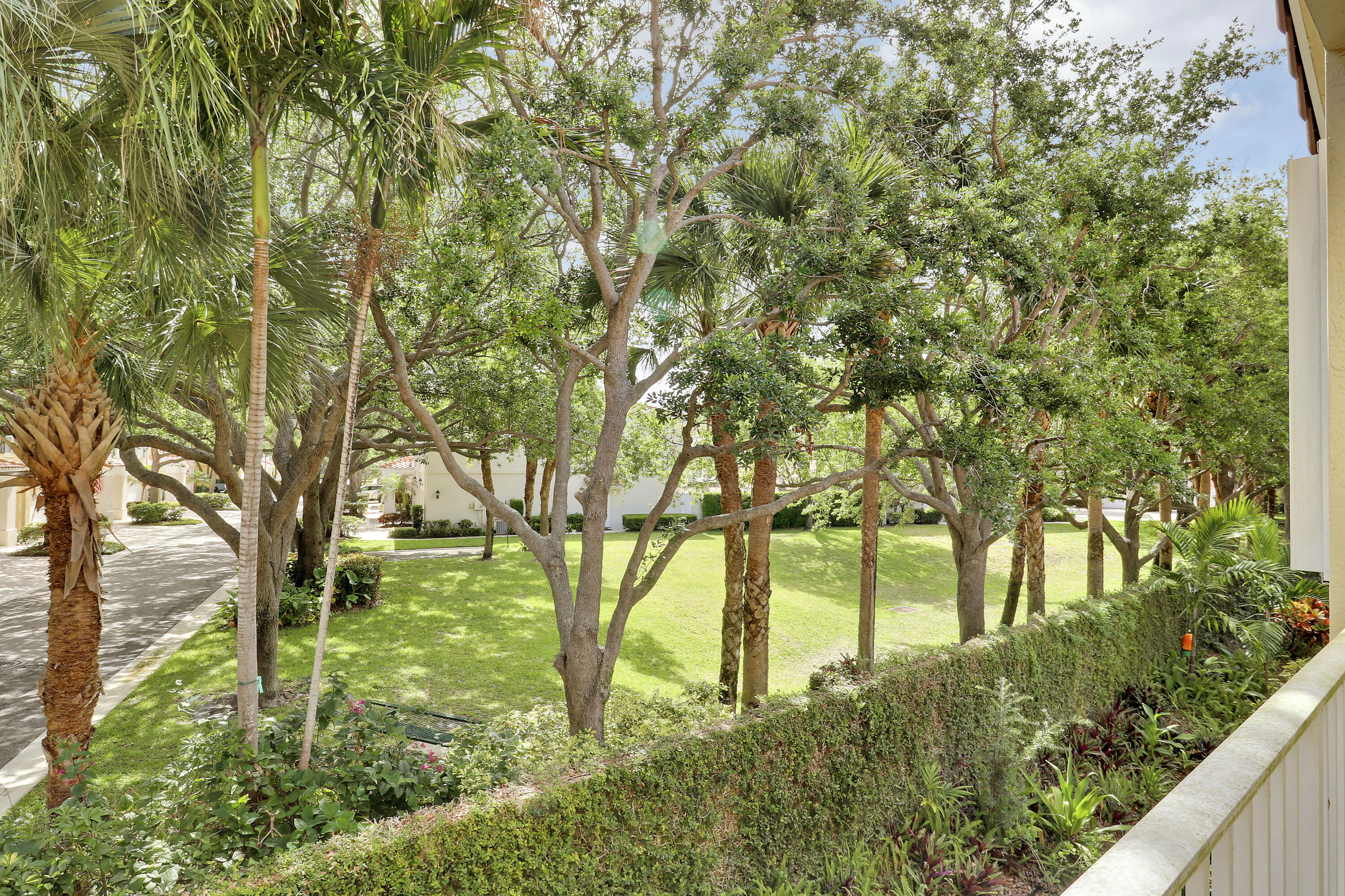 TEQUESTA TRACE CONDO - Residential