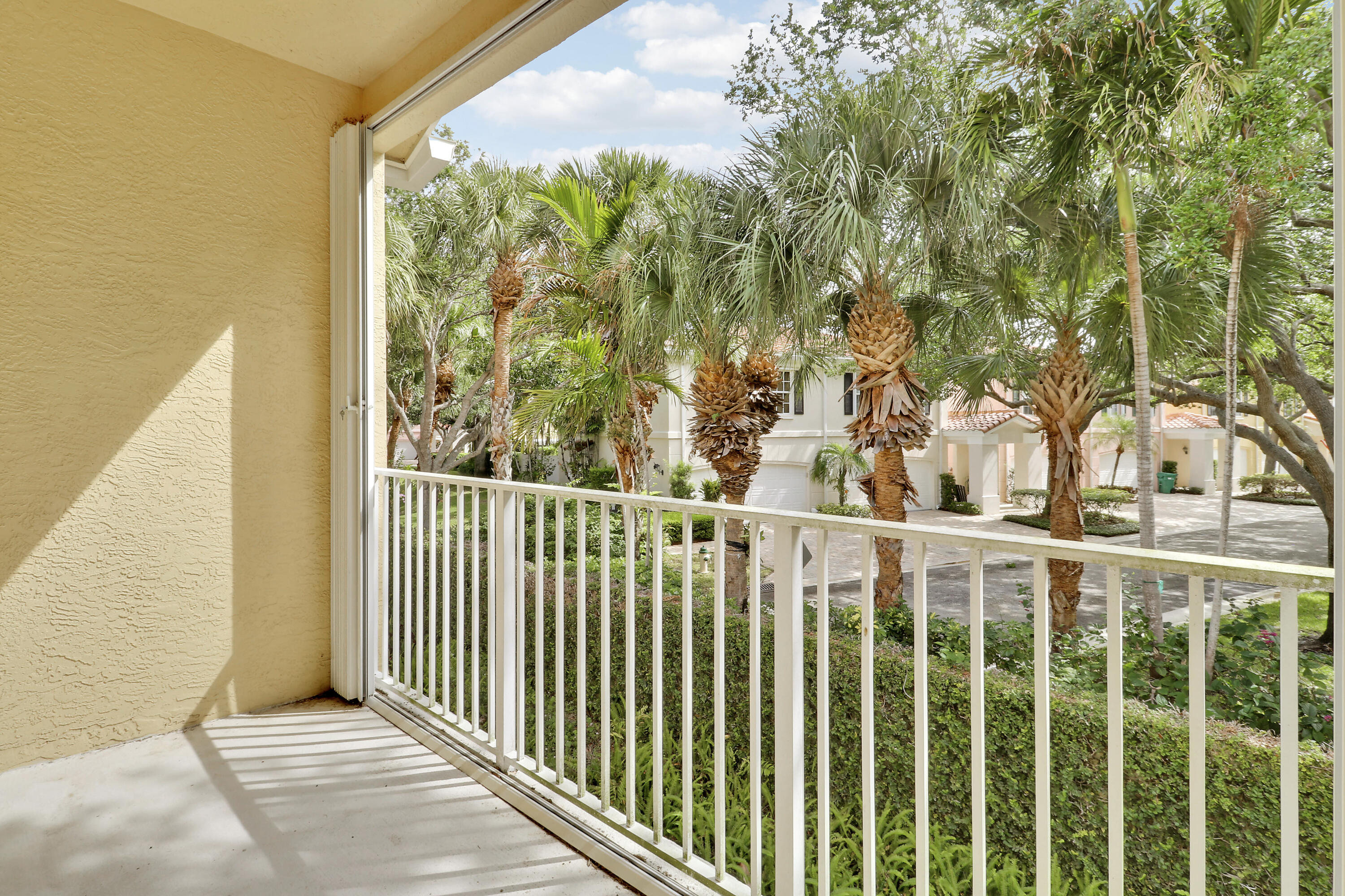 TEQUESTA TRACE CONDO - Residential
