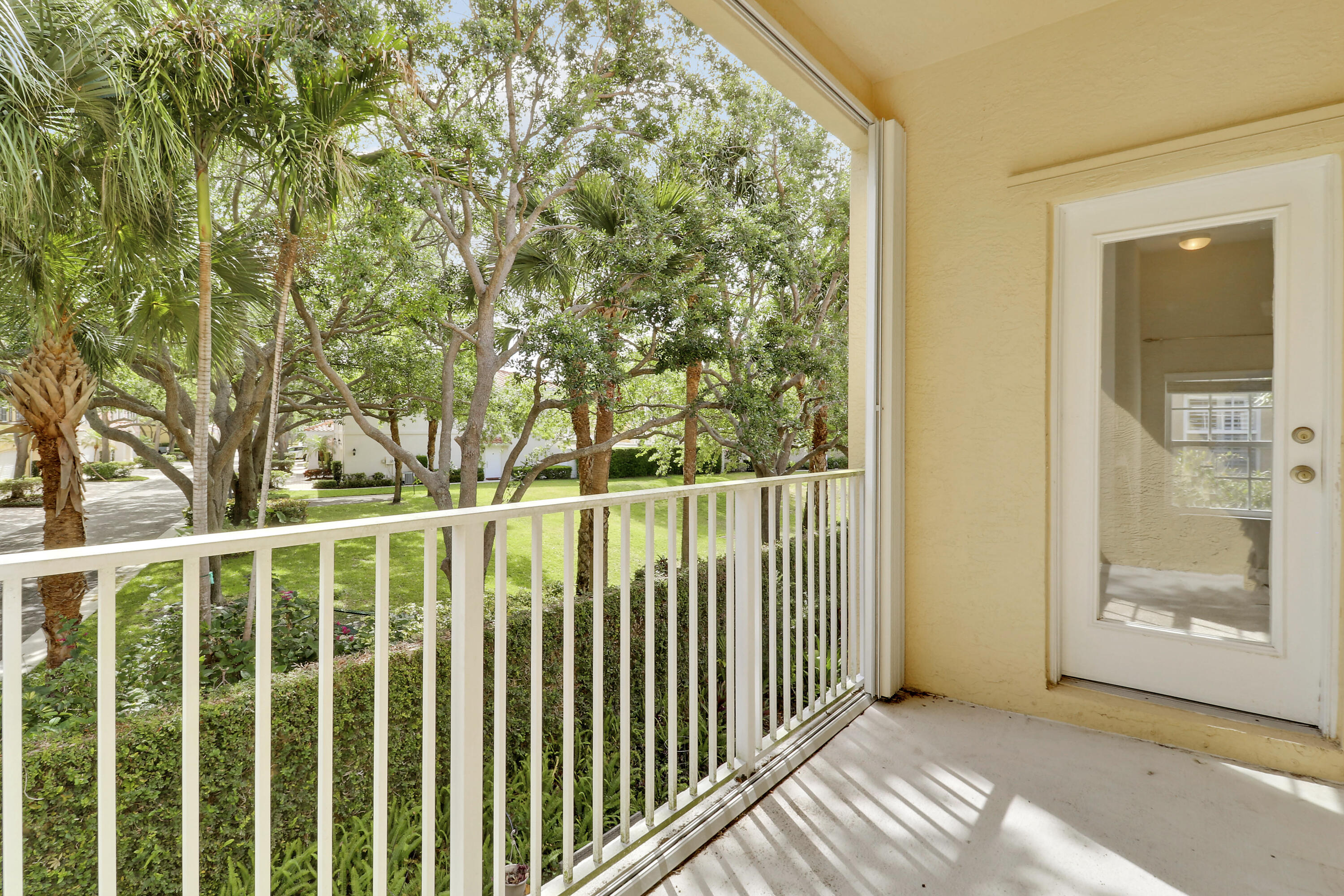 TEQUESTA TRACE CONDO - Residential