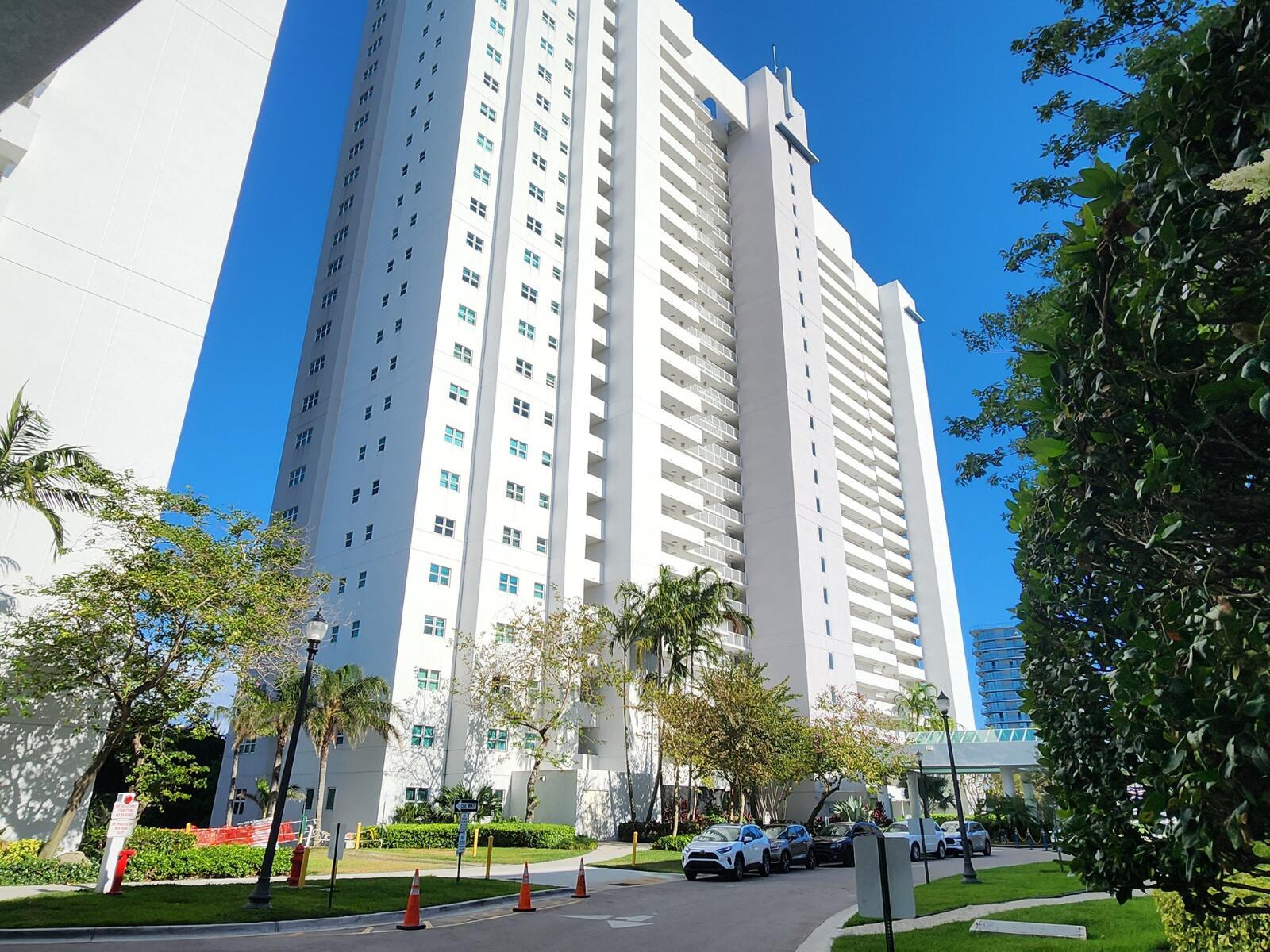 THE OAKS I CONDO - Residential